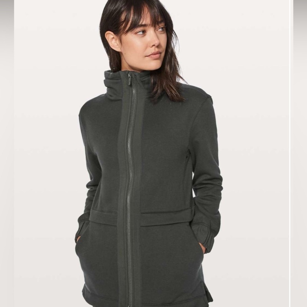 🍋🍋Lululemon Athletica Black -Light As Warmth Jacket size 12 -guc-so cozy warm!